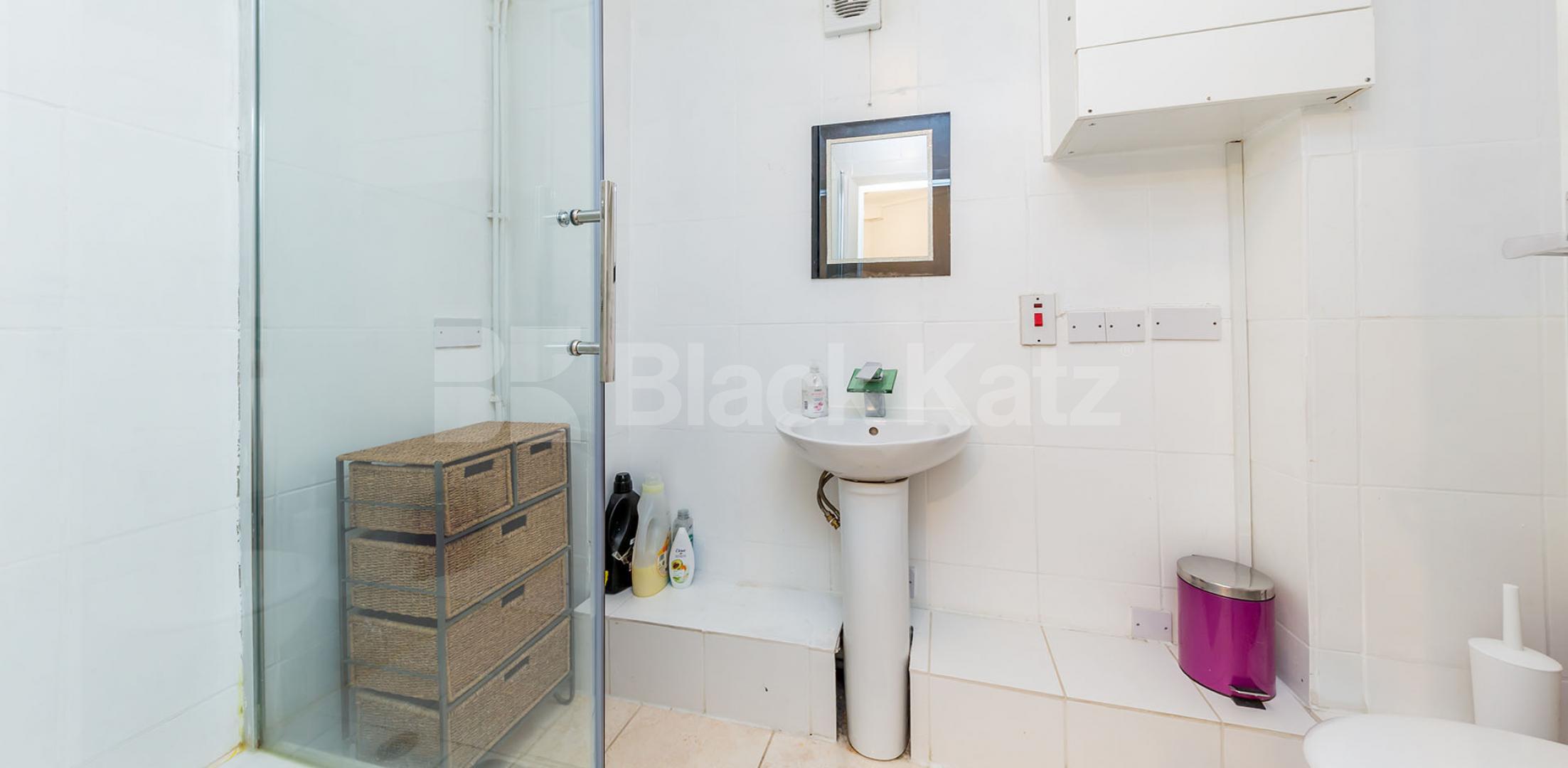 			MINS TO OXFORD STREET & HYDE PARK!, 1 Bedroom, 1 bath, 1 reception Flat			 Park West, Edgware Road , MARBLE ARCH